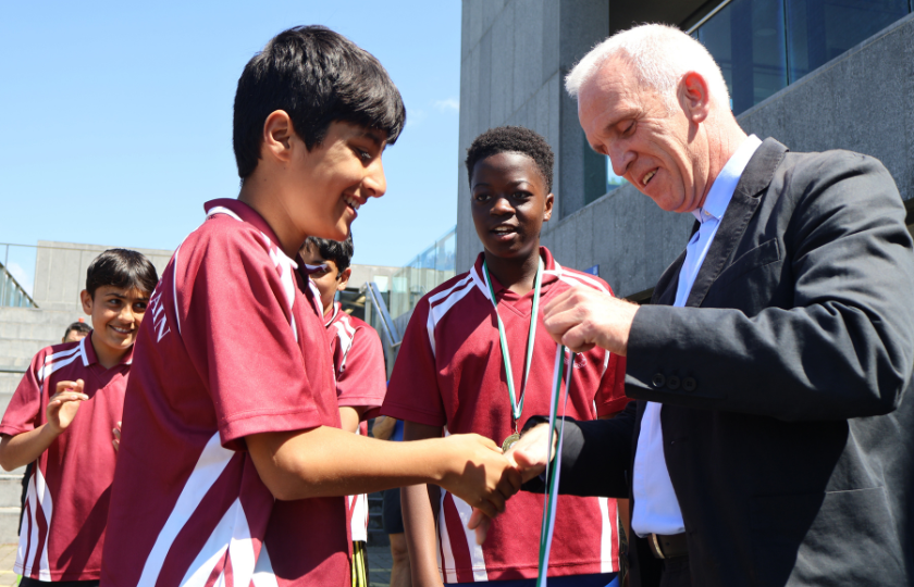 League of Legends 2025 winners with President Dermot Nestor